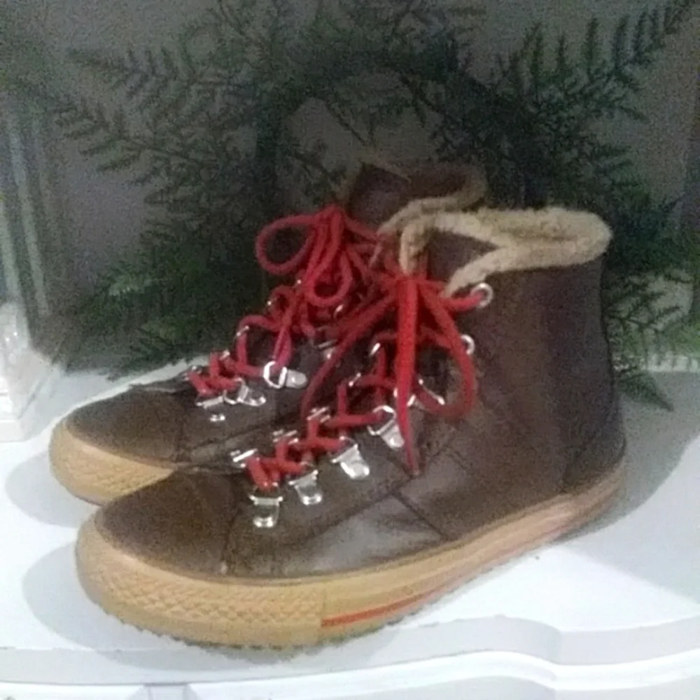 Converse - Picture 2 of 8